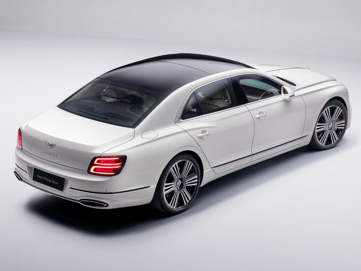 Ανανεωμένη Bentley Flying Spur: Τι άλλαξε μετά από 64 χρόνια!